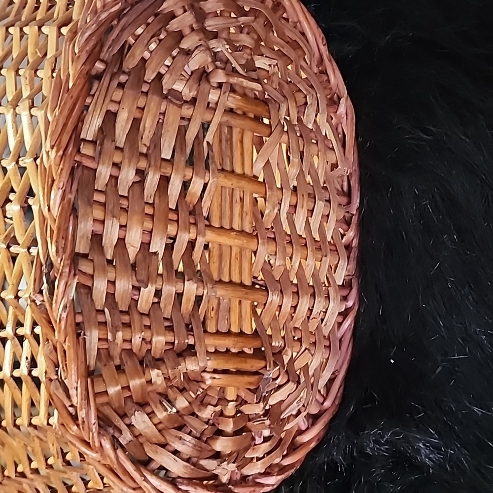 Woven Basket with Handle. VINTAGE OVAL SHAPED. - Picture 5 of 5